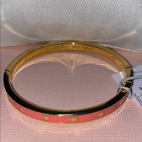 COPY - Kate Spade Spot The Spade Gold Bangle Bracelet NWT - Picture 2 of 3